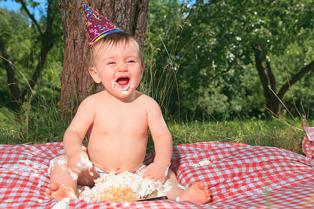istock Smash Cake - Happy Birthday 175506504