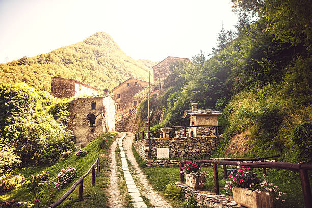 Small village in tuscanyhttp://www.satuknape.com/wp-content/uploads/2012/08/italien.jpg