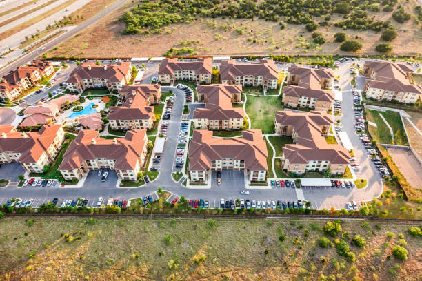 istock Austin Texas suburban townhouse apartment complex 175506878
