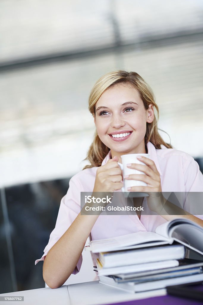 Imaginar un futuro-estudiando - Foto de stock de Adulto libre de derechos