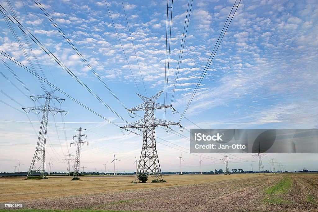 High voltage power line - Lizenzfrei Hochspannungsmast Stock-Foto