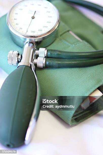 Sphygmomanometer Stockfoto und mehr Bilder von Analysieren - Analysieren, Arzt, Ausrüstung und Geräte