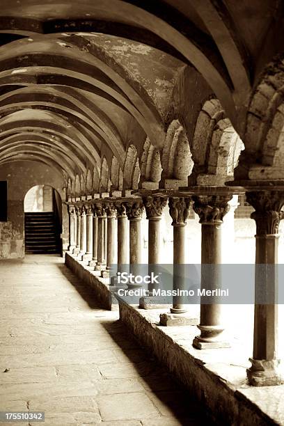 Mittelalterliche Cloister Stockfoto und mehr Bilder von Aostatal - Aostatal, Kirche, Architektonische Säule