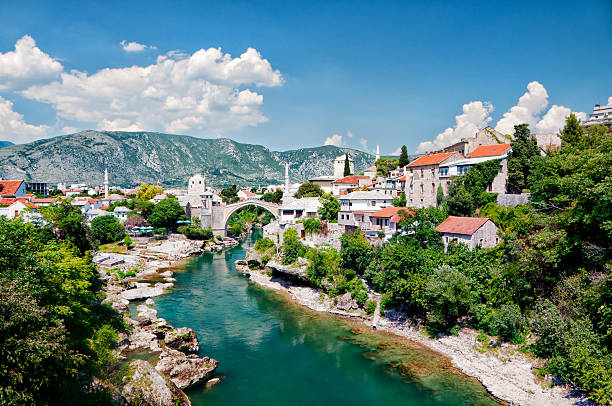 mostar, bosnien und herzegowina - bosnien und herzegowina stock-fotos und bilder