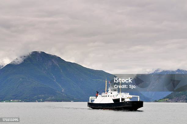 Fiorde De Sognefjord Ferry - Fotografias de stock e mais imagens de Ao Ar Livre - Ao Ar Livre, Condado de Sogn og Fjordane, Cordilheira - Montanha