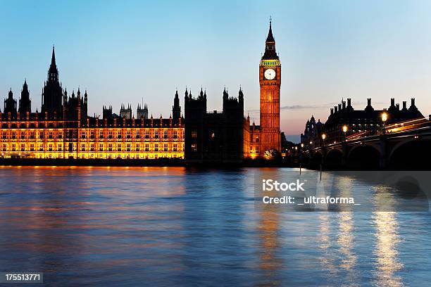 Londonil Palazzo Di Westminster Al Crepuscolo - Fotografie stock e altre immagini di Abbazia di Westminster - Abbazia di Westminster, Ambientazione esterna, Architettura