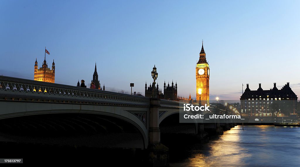 Лондон-Дворец Westminster в сумерки - Стоковые фото Portcullis House роялти-фри