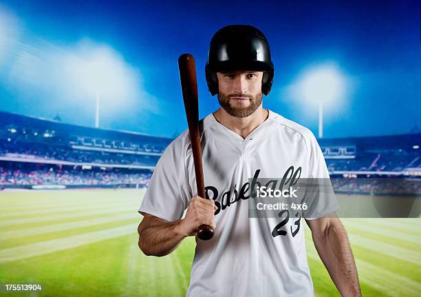 Бейсболист На Детская Площадка — стоковые фотографии и другие картинки Бейсболист - Бейсболист, Мужчины, Бейсбол