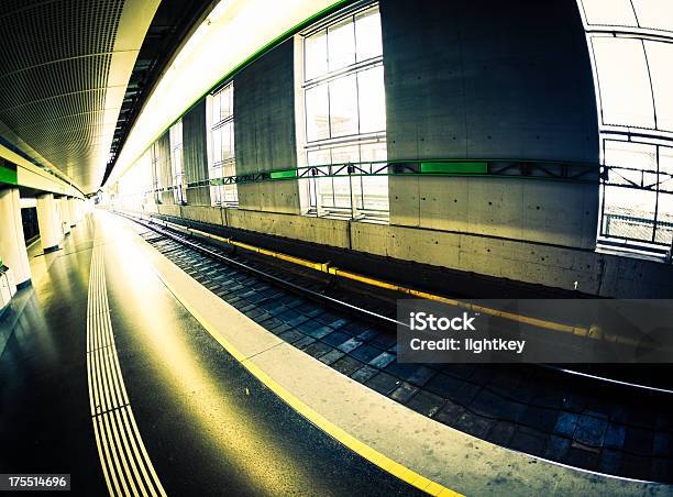 Un Túnel Subterráneo En Metro Foto de stock y más banco de imágenes de Abstracto - Abstracto, Acera, Austria