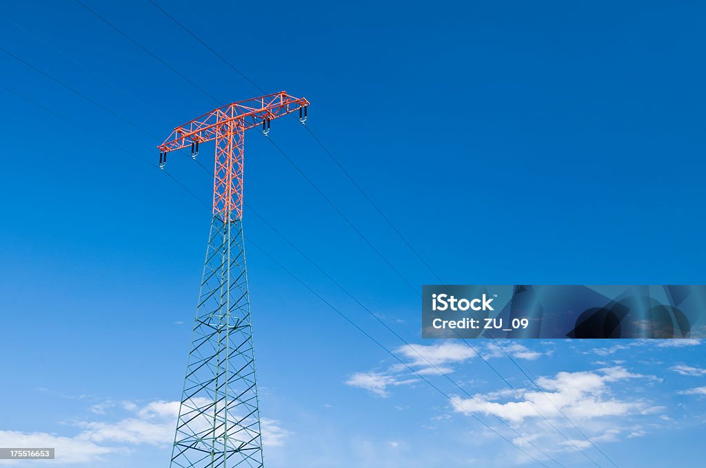 Elektrische Turm mit blauer Himmel und Wolken - Lizenzfrei Balkengerüst Stock-Foto