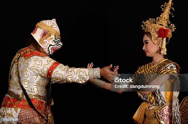 Due Ballerino Nel Epica Ramayana Tailandia - Fotografie stock e altre immagini di Adulto - Adulto, Ambientazione interna, Arte