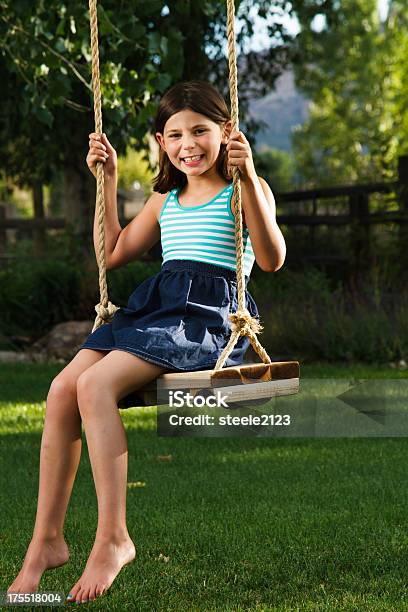 Mulher Jovem Feliz - Fotografias de stock e mais imagens de 8-9 Anos - 8-9 Anos, Adulto, Ao Ar Livre