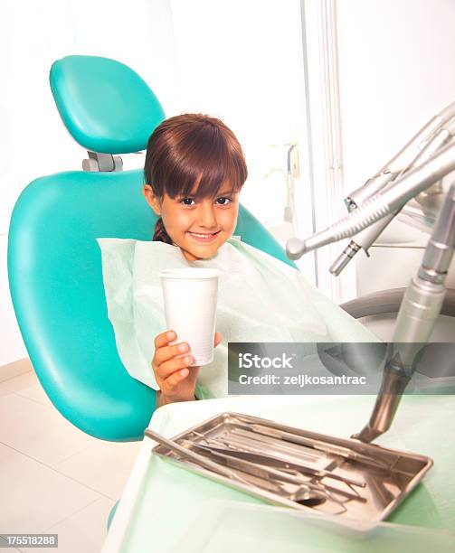 Assistenza Odontoiatrica - Fotografie stock e altre immagini di Accudire - Accudire, Acqua, Acqua potabile