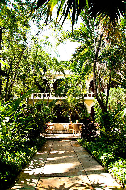 istock colonial architecture: lush courtyard with tables and stone fountain 175518895