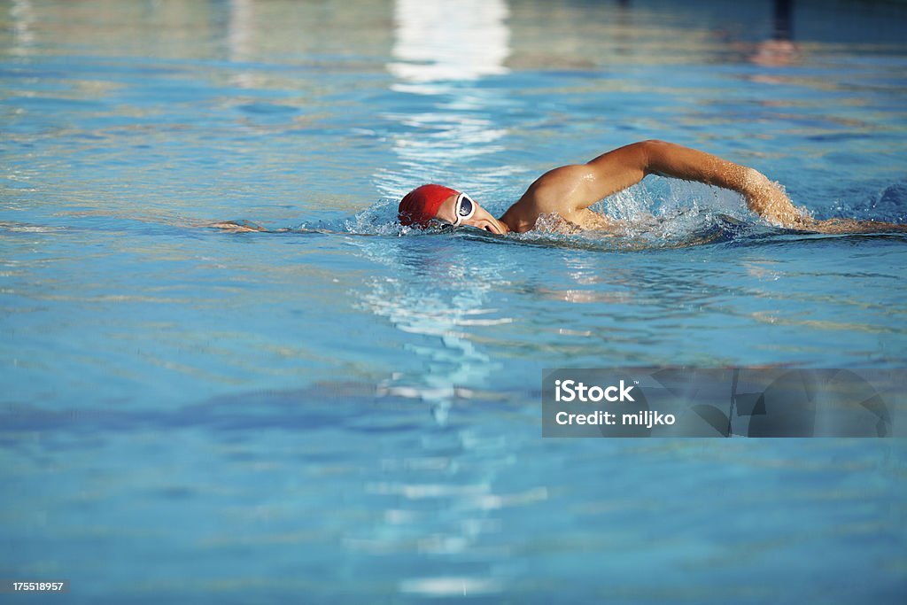 Schwimmen der crowl Stil - Lizenzfrei Schwimmen Stock-Foto