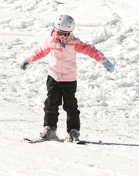 istock Young girl skiing 175519022