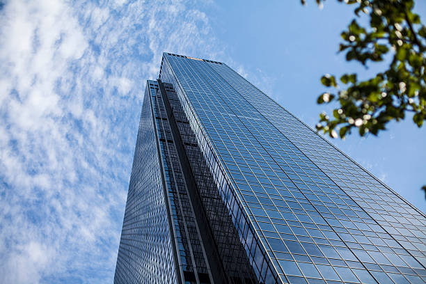istock Business Building scrapes the sky 175519286