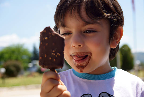 der junge und eiscreme - child chocolate ice cream human mouth stock-fotos und bilder