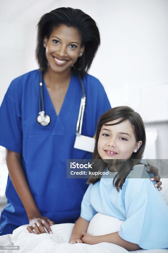 Su salud está en buenas manos - Foto de stock de Adulto libre de derechos