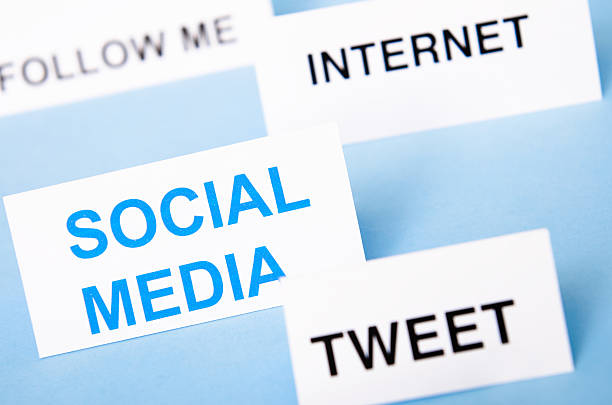 istock Social Media greeting card on blue 175520292