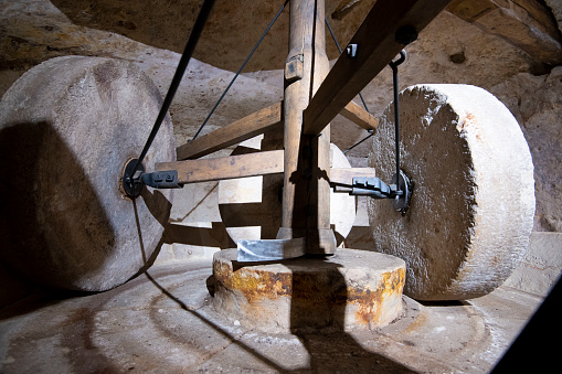 Antique Stone Crusher for Olive Oil