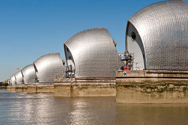 barreira do tâmisa - thames river thames barrier london england boundary - fotografias e filmes do acervo