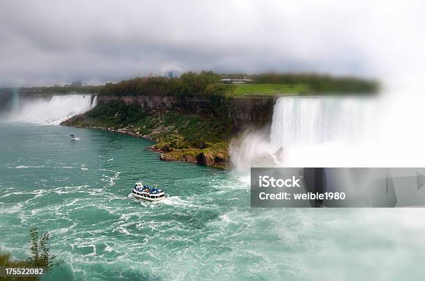 Niagara Falls Stockfoto und mehr Bilder von Amerikanische Bundesstaatsgrenze - Amerikanische Bundesstaatsgrenze, Baum, Fallen