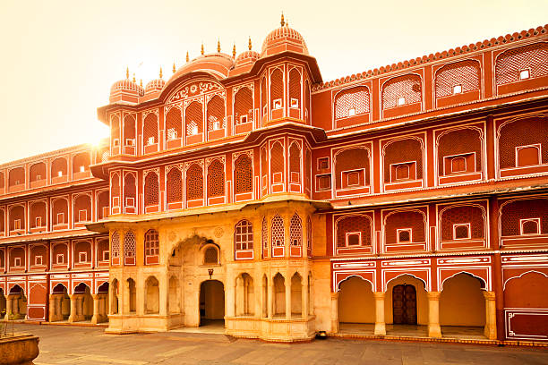 дворец в индии - jaipur amber fort column amber palace стоковые фото и изображения