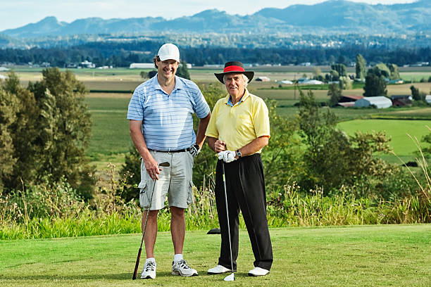 amigos de golfe - baseball cap cap hat golf hat imagens e fotografias de stock