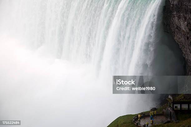 Niagara Falls Stockfoto und mehr Bilder von Amerikanische Bundesstaatsgrenze - Amerikanische Bundesstaatsgrenze, Baum, Fallen