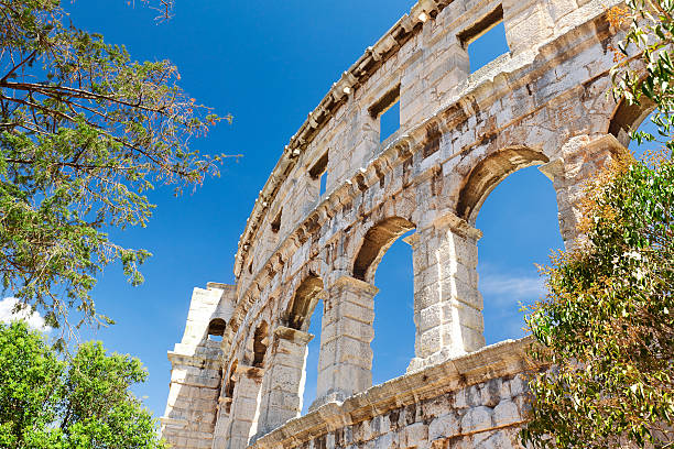 amphitheater arena pula, kroatien - amphitheater pula stock-fotos und bilder