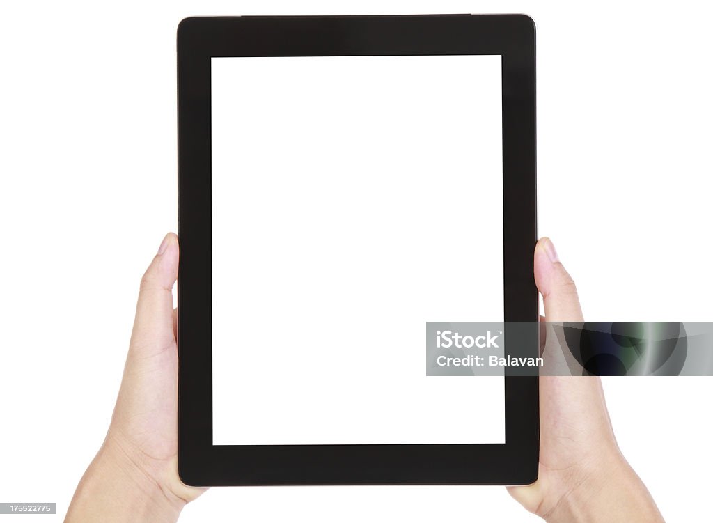 Ręka trzyma cyfrowy tablet z pustego ekranu na białym tle - Zbiór zdjęć royalty-free (Białe tło)