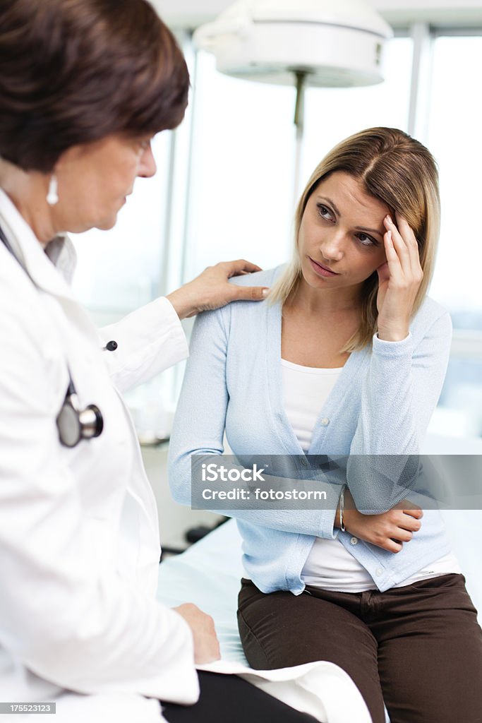 Feminino médico Consolar triste doente - Royalty-free Doutor Foto de stock
