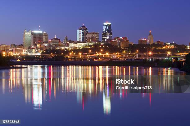 Foto de Kansas City Reflexos e mais fotos de stock de Kansas City - Missouri - Kansas City - Missouri, Silhueta urbana, Kansas