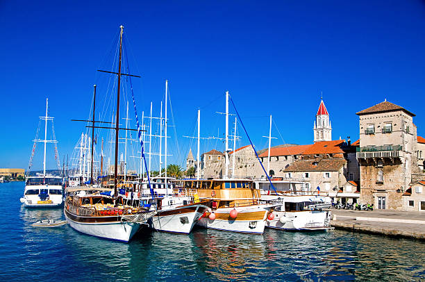 estate di trogir, croazia - traù foto e immagini stock