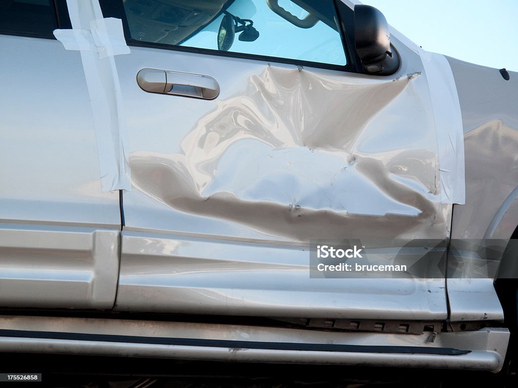 구겨진 자동차모드 도어 - 로열티 프리 움푹 둘어간 자국 스톡 사진