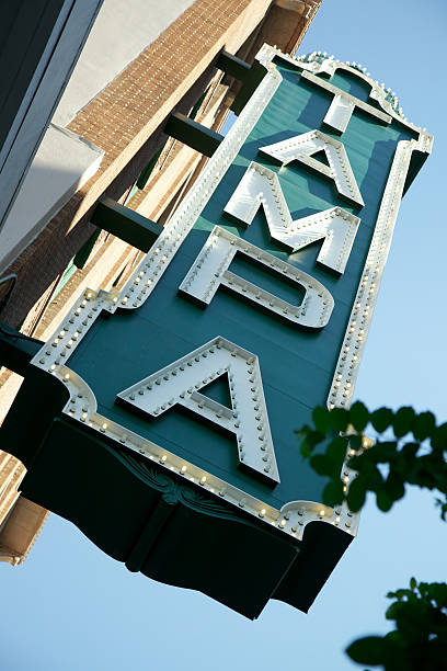 istock Large exterior Tampa sign 175527576