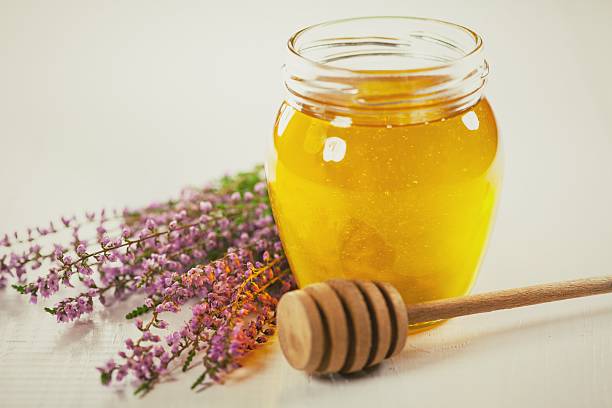 istock Pot of honey 175527974