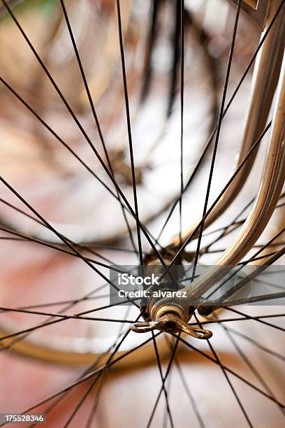 Primo Piano Di Una Ruota Di Bicicletta Cog - Fotografie stock e altre immagini di Ambientazione esterna - Ambientazione esterna, Berlino - Germania, Bicicletta