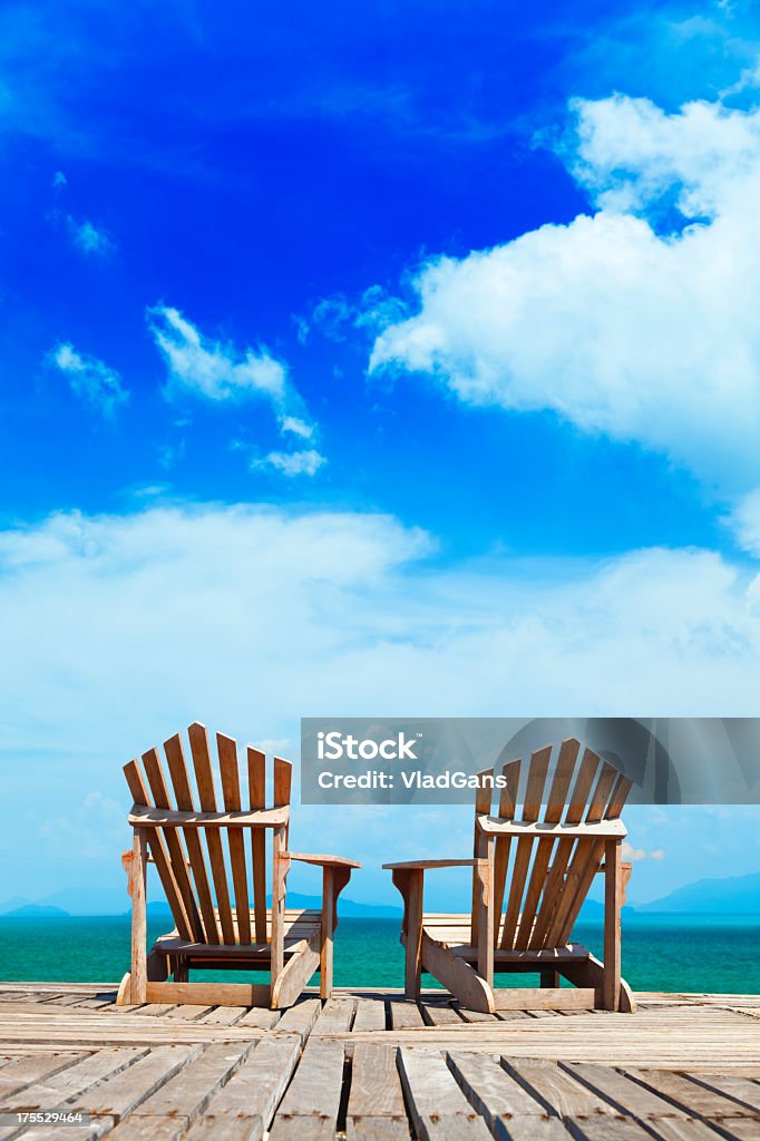 Sedie sulla costa tropicale - Foto stock royalty-free di Sdraio da spiaggia