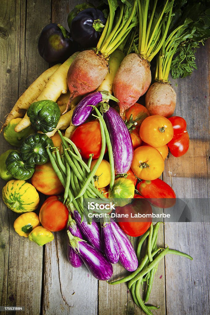 Légumes biologiques sur vieux bois - Photo de Agriculture libre de droits