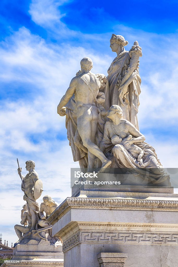 彫像、記念碑 Vittoriano Altare パトリア、ローマの噴水 - ヴェネチア広場のロイヤリティフリーストックフォト
