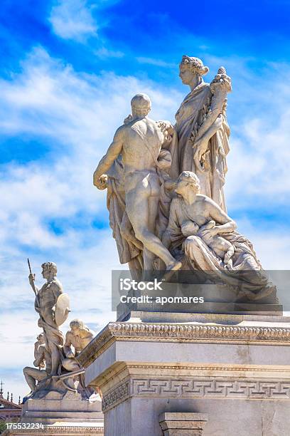 Esculturas No Monumento Vittoriano Altare Della Patria Roma - Fotografias de stock e mais imagens de Praça Venezia