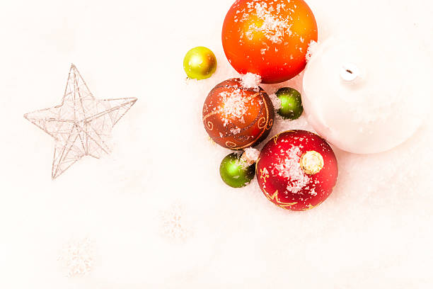 decoração de natal em branco - snow fake snow isolated christmas ornament - fotografias e filmes do acervo