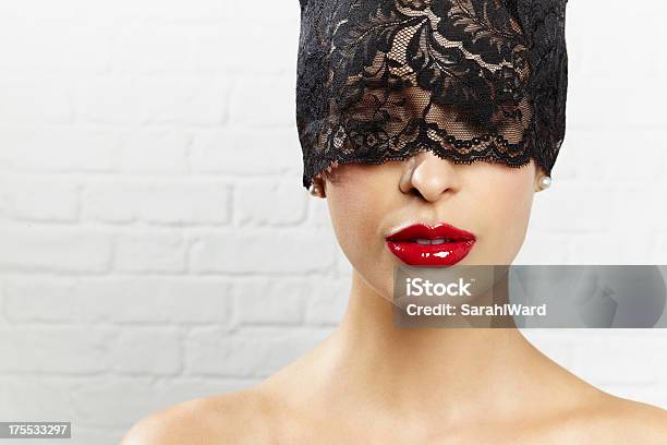 Piękna Kobieta W Czarny Welon - zdjęcia stockowe i więcej obrazów Ludzka twarz - Ludzka twarz, Welon, Siatka - Tworzywo