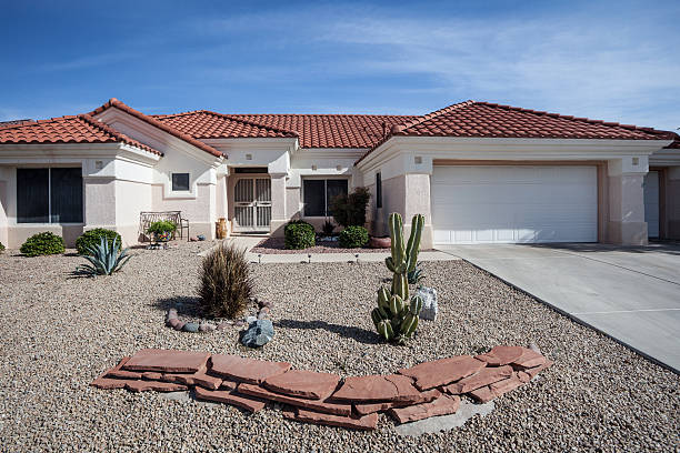 arizona-estilo design da casa comum para a região - desert landscaping - fotografias e filmes do acervo