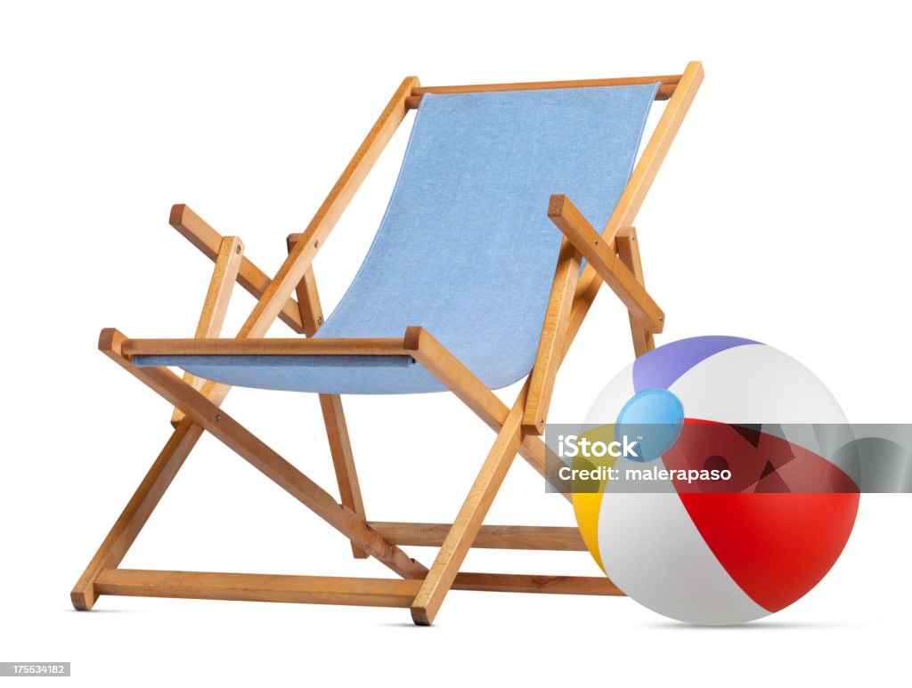 Espreguiçadeira com bola de praia - Foto de stock de Espreguiçadeira royalty-free