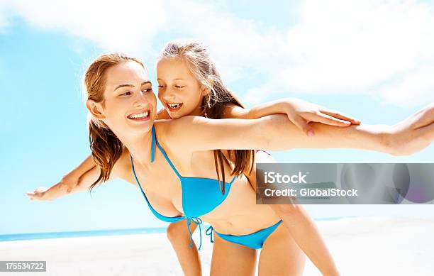 Słoneczne Letni Zabawy - zdjęcia stockowe i więcej obrazów Adolescencja - Adolescencja, Bikini, Córka
