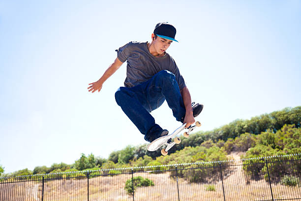空中スケートボーダー - skateboard park extreme sports recreational pursuit skateboarding ストックフォトと画像