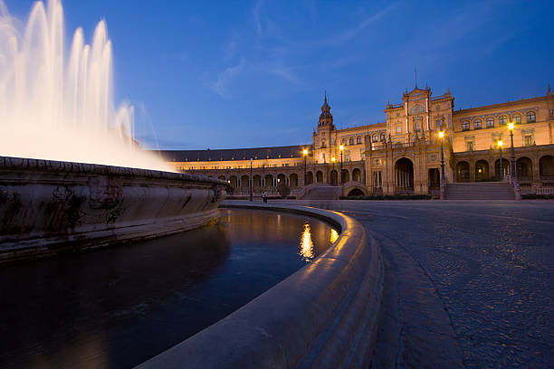 plaza de españa in sevilla, spanien - seville sevilla fountain palacio espanol stock-fotos und bilder